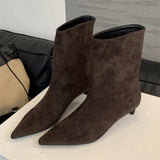 Botas Maria – Elegantes Botas de Ante Marrón