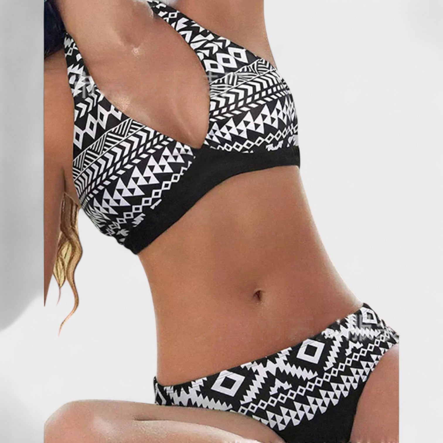 Valentina – Bikini Floral con Toques Geométricos que realza tu estilo veraniego