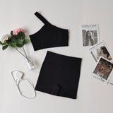 Conjunto deportivo con top de un sólo hombro