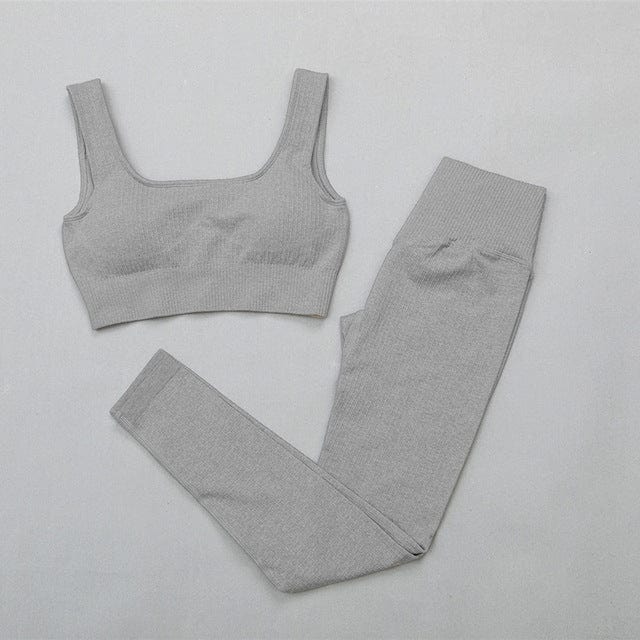 Conjunto deportivo con top y leggings