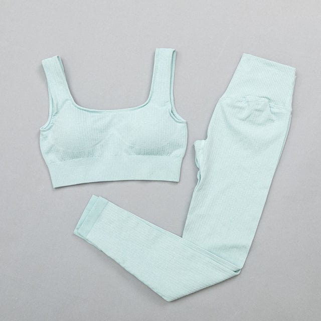 Conjunto deportivo con top y leggings