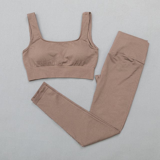 Conjunto deportivo con top y leggings