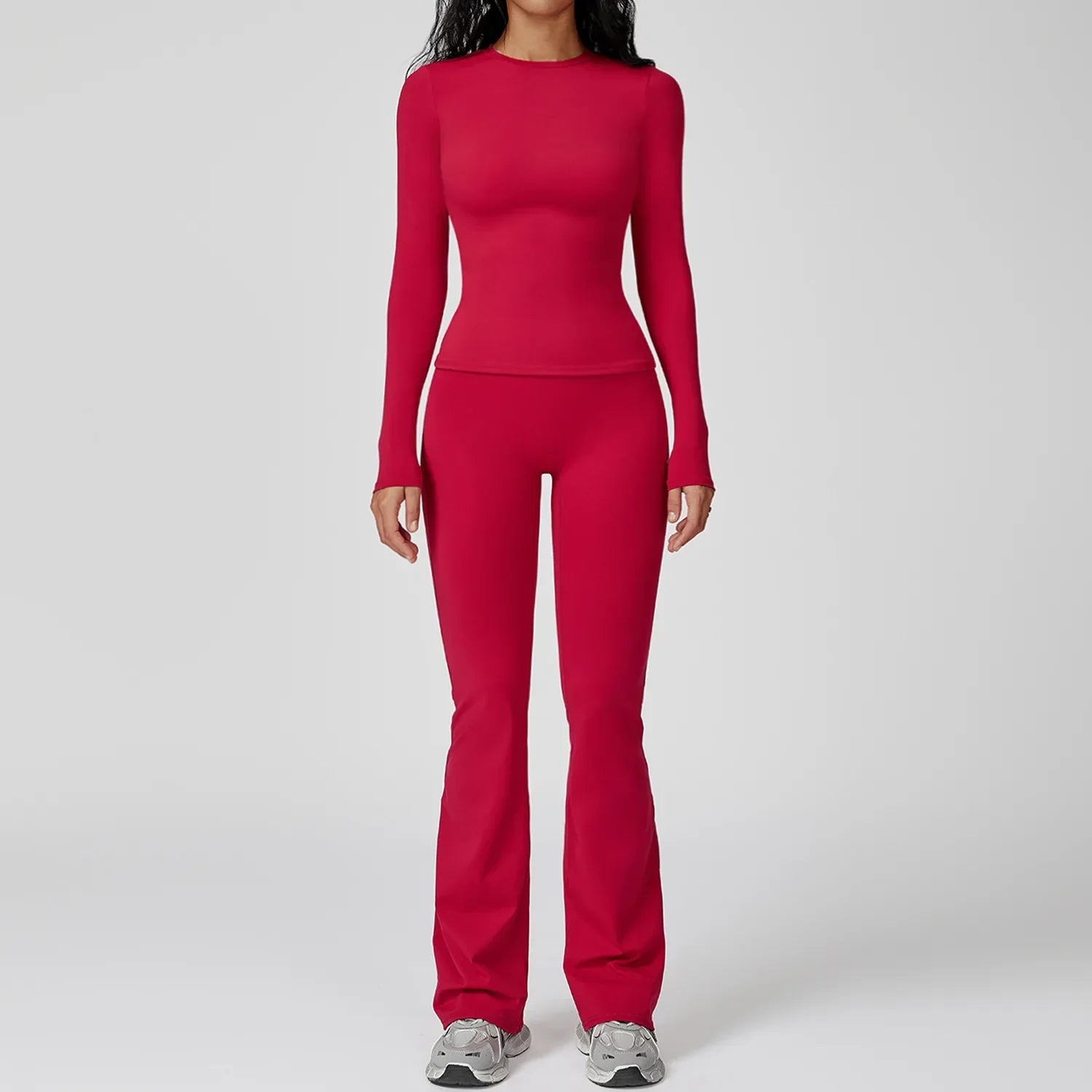 Traje deportivo con pantalones de campana y manga larga