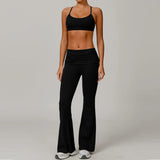 Conjunto deportivo con pantalones de campana