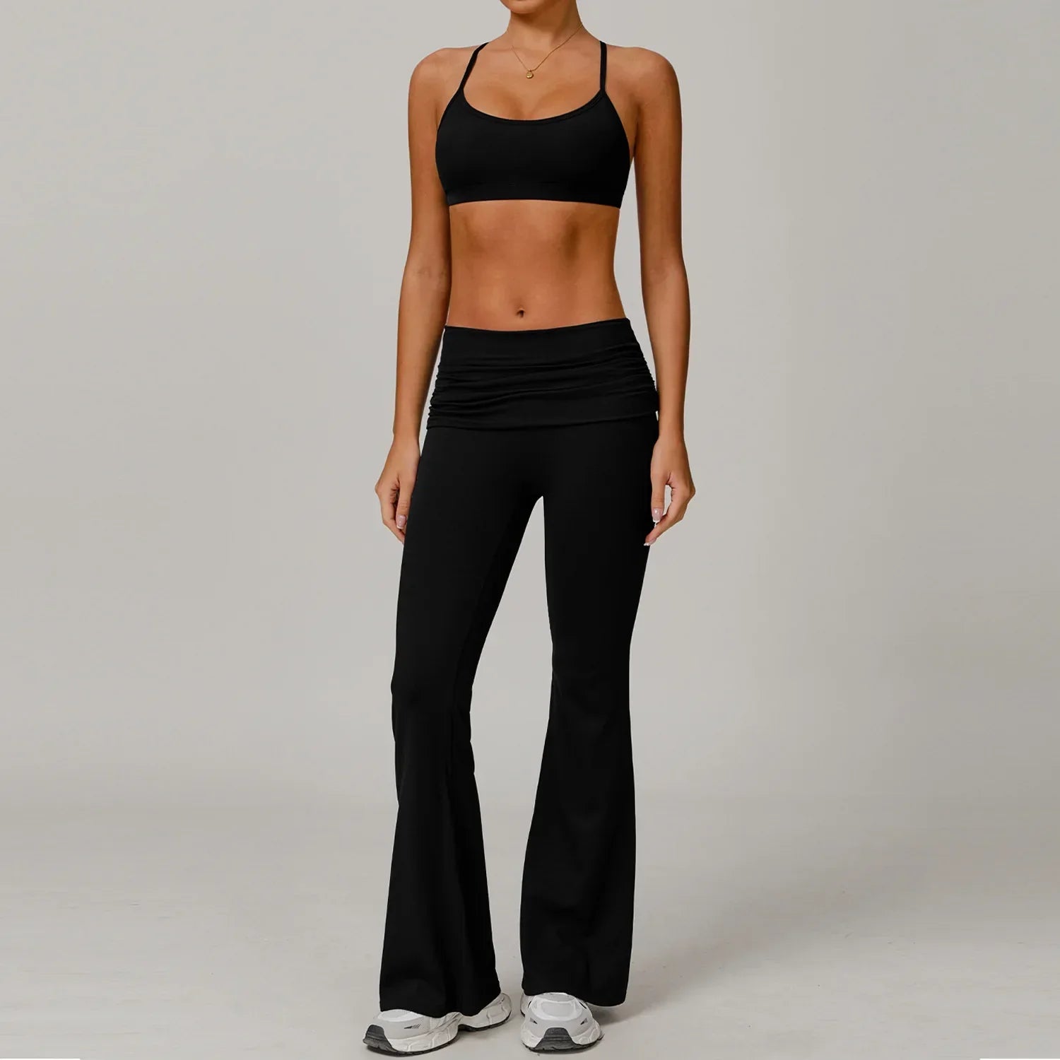 Conjunto deportivo con pantalones de campana