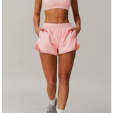 Conjunto deportivo con pantalones cortos