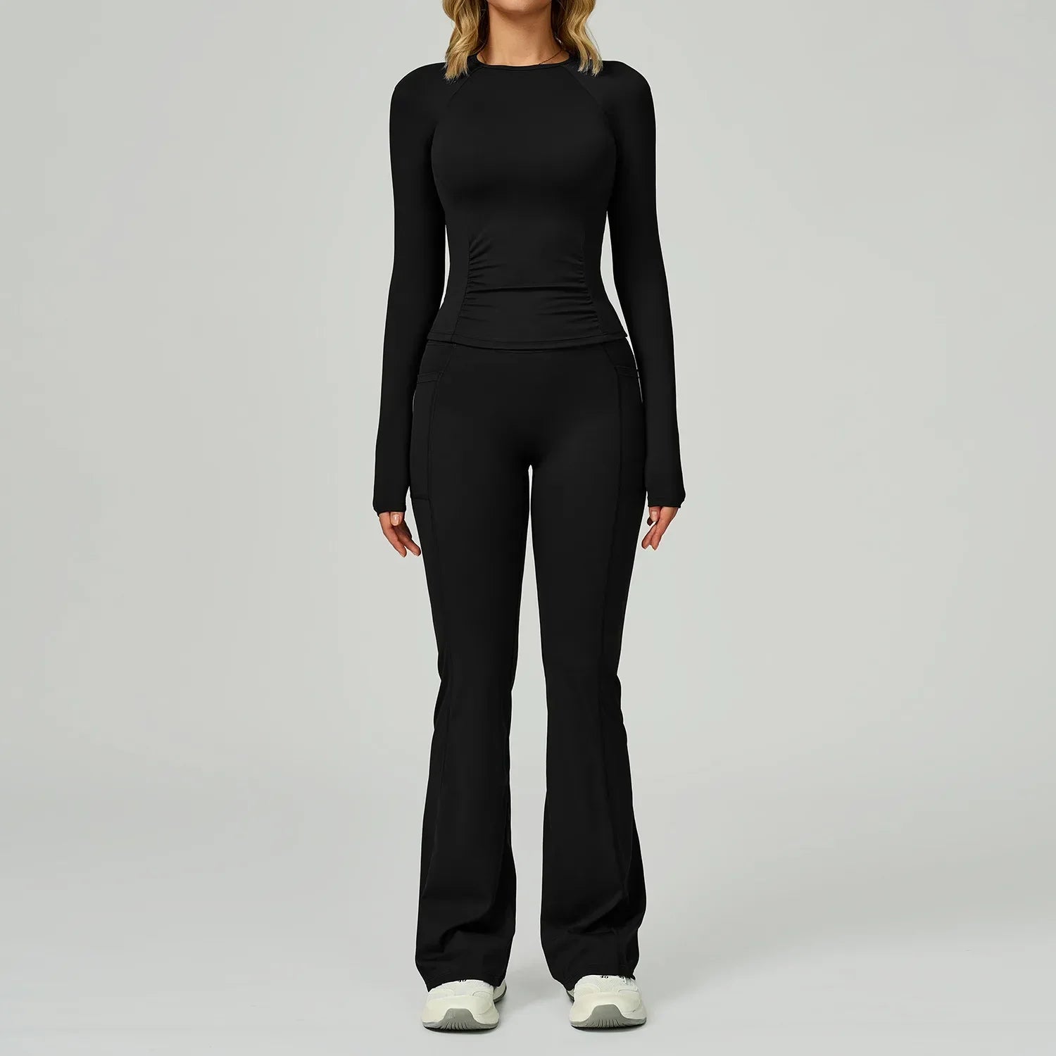 Traje deportivo con manga larga y pantalones de campana