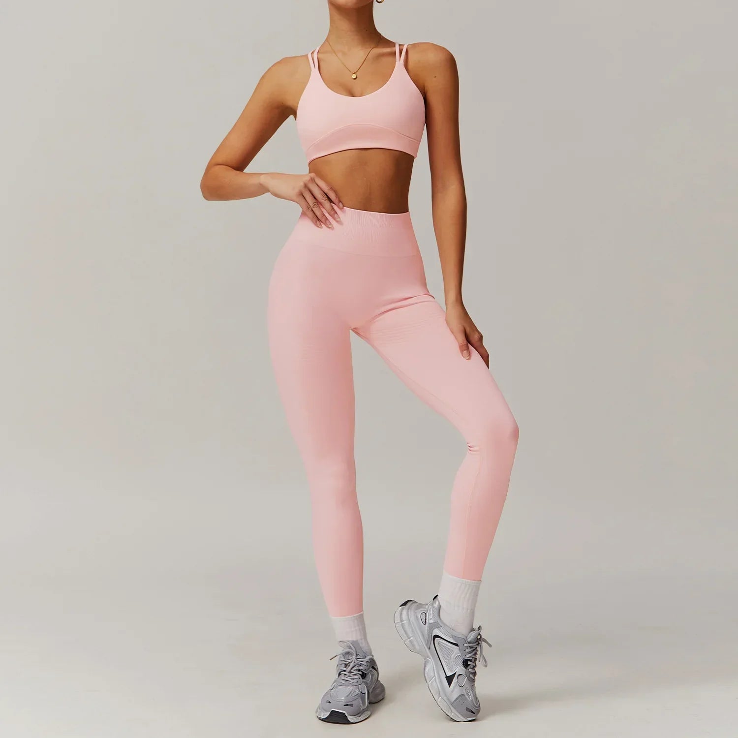 Conjunto de dos piezas con top corto y pantalones largos