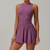 Vestido deportivo con cremallera y pantalones escondidos