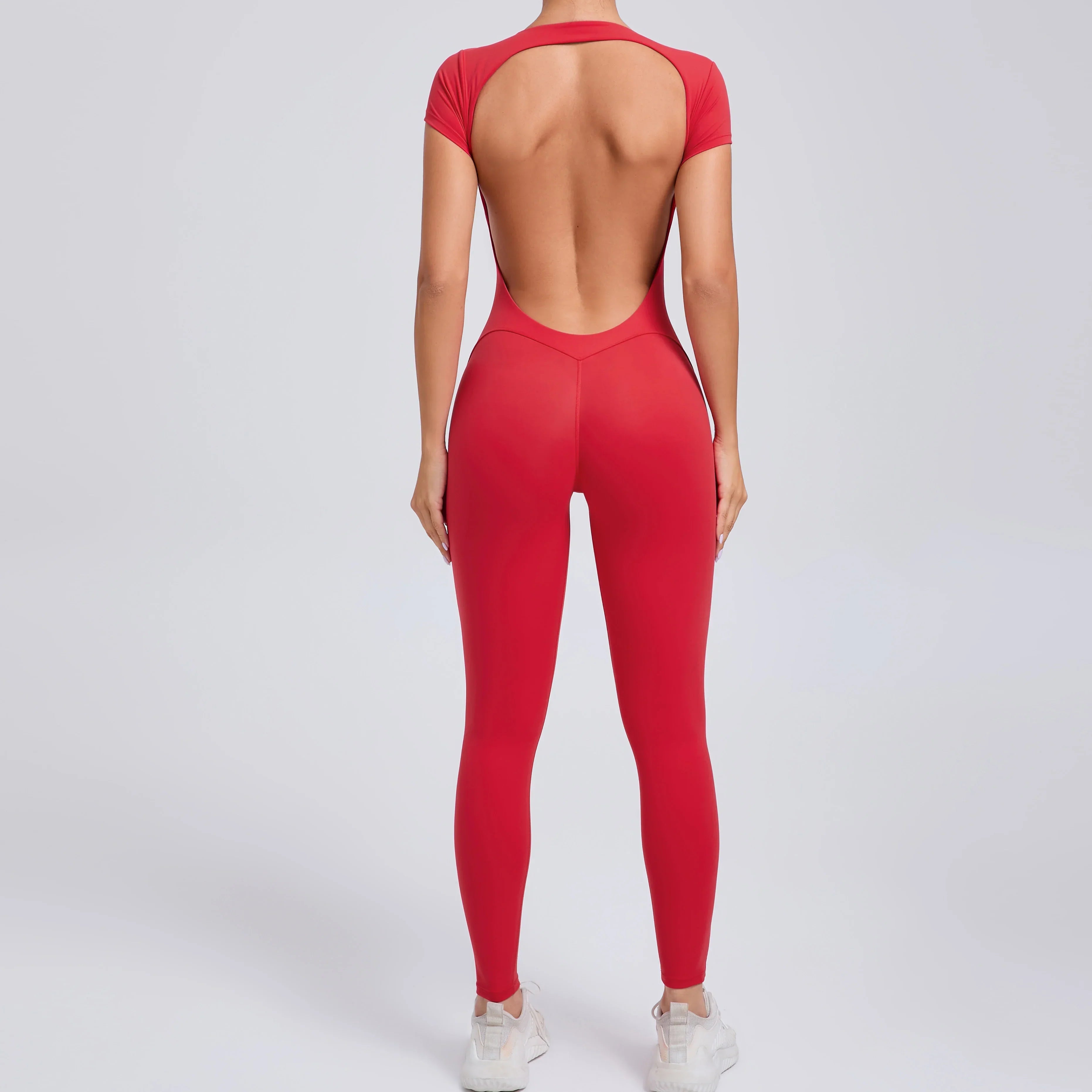 Mono deportivo con espalda descubierta