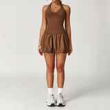 Conjunto deportivo con minifalda y top