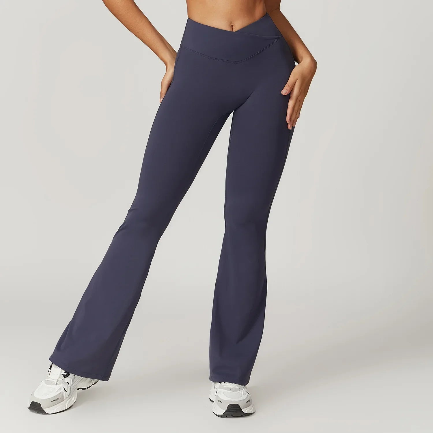 Pantalones deportivos estilo flare