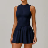 Vestido deportivo con cremallera y pantalones escondidos