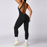 Mono deportivo con espalda descubierta