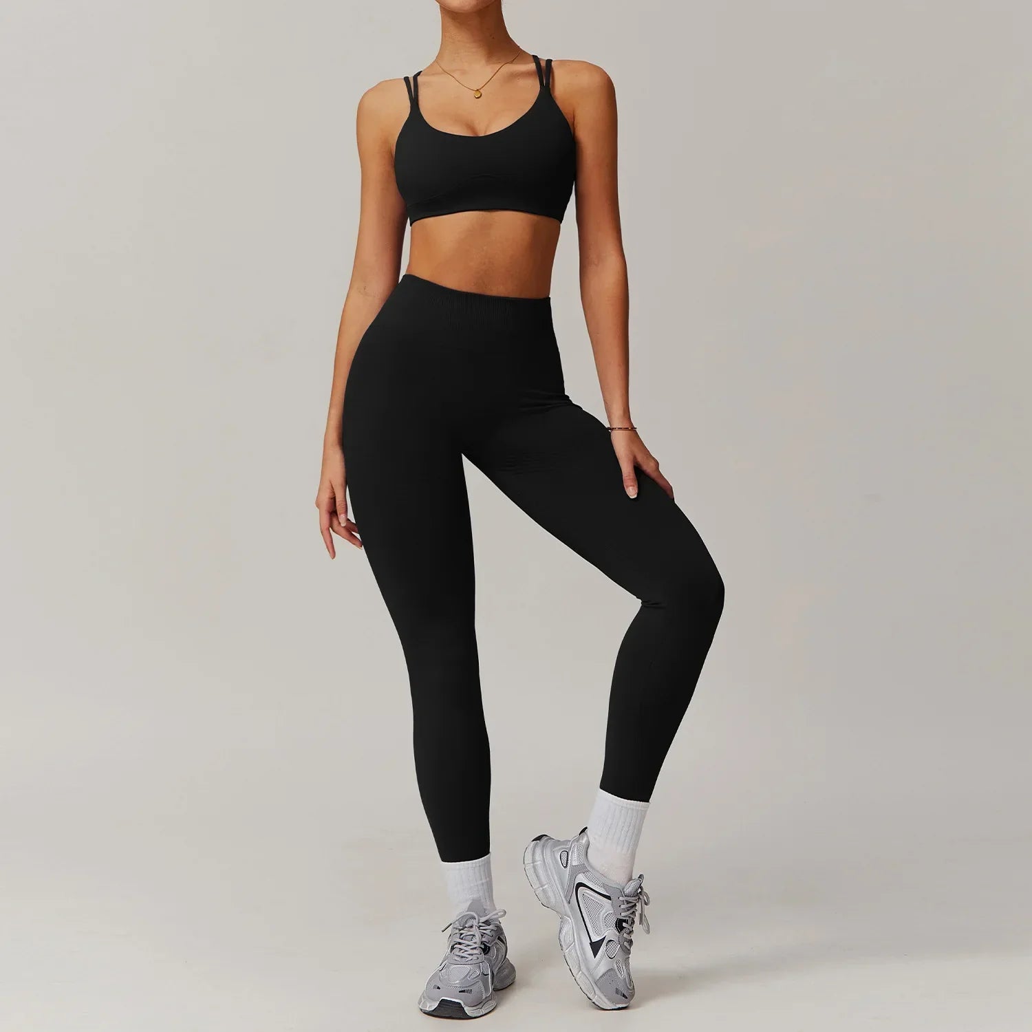 Conjunto de dos piezas con top corto y pantalones largos