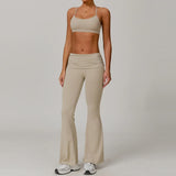 Conjunto deportivo con pantalones de campana