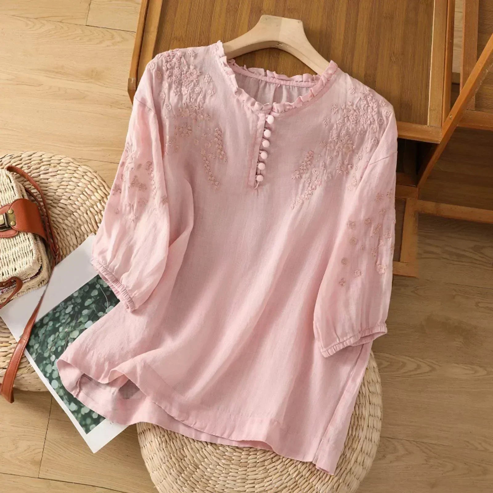 Evelyn – Blusa con Botones Bordada