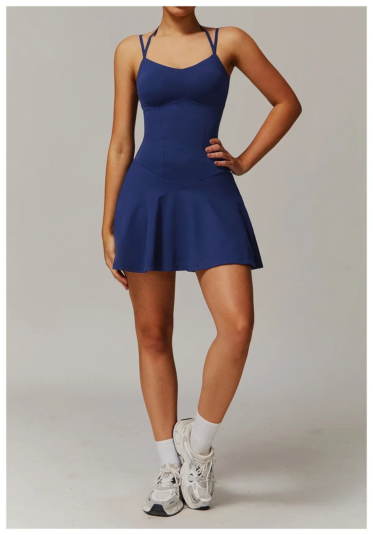 Vestido deportivo con pantalones escondidos