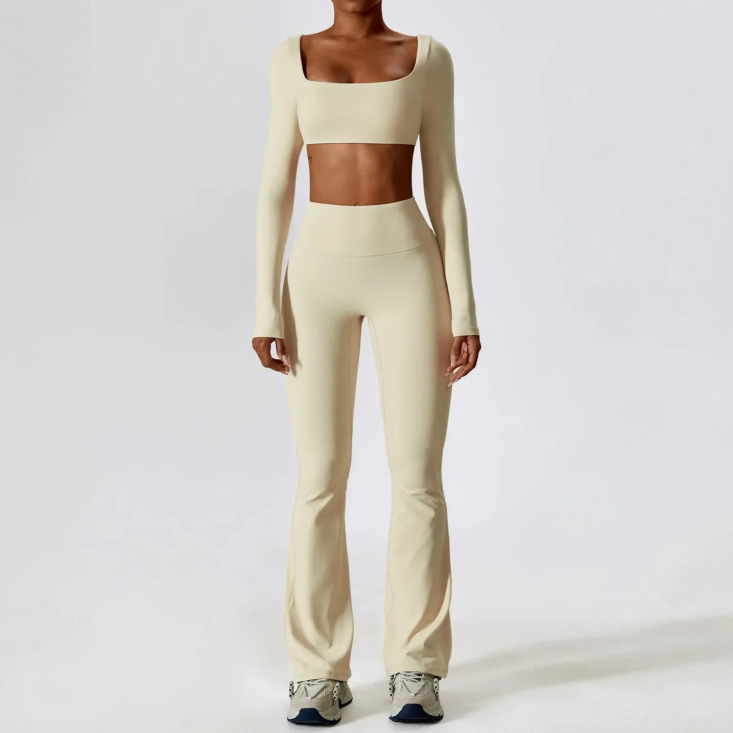 Conjunto deportivo con crop top de manga larga