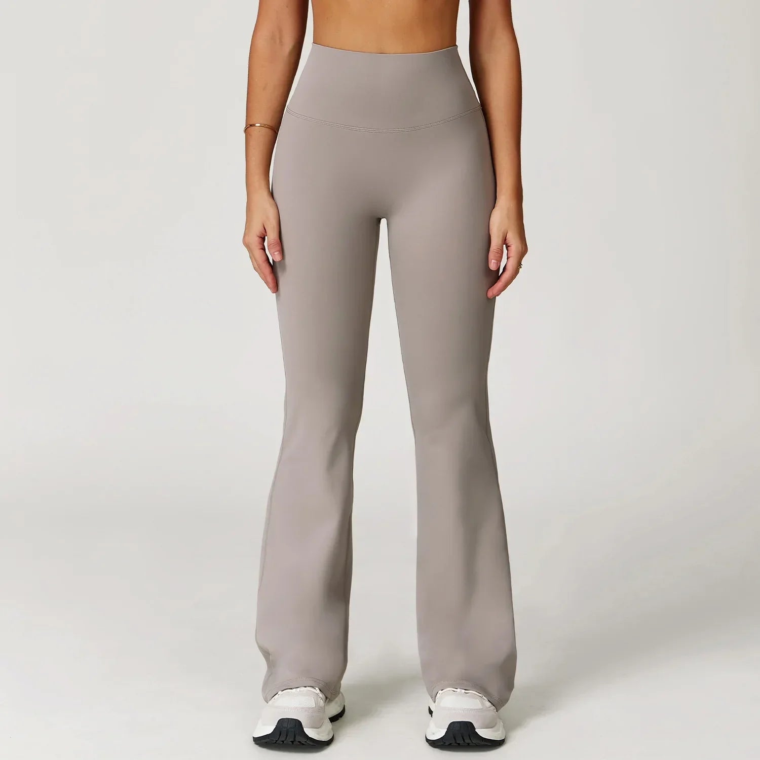 Pantalones de gimnasio con pernera de campana
