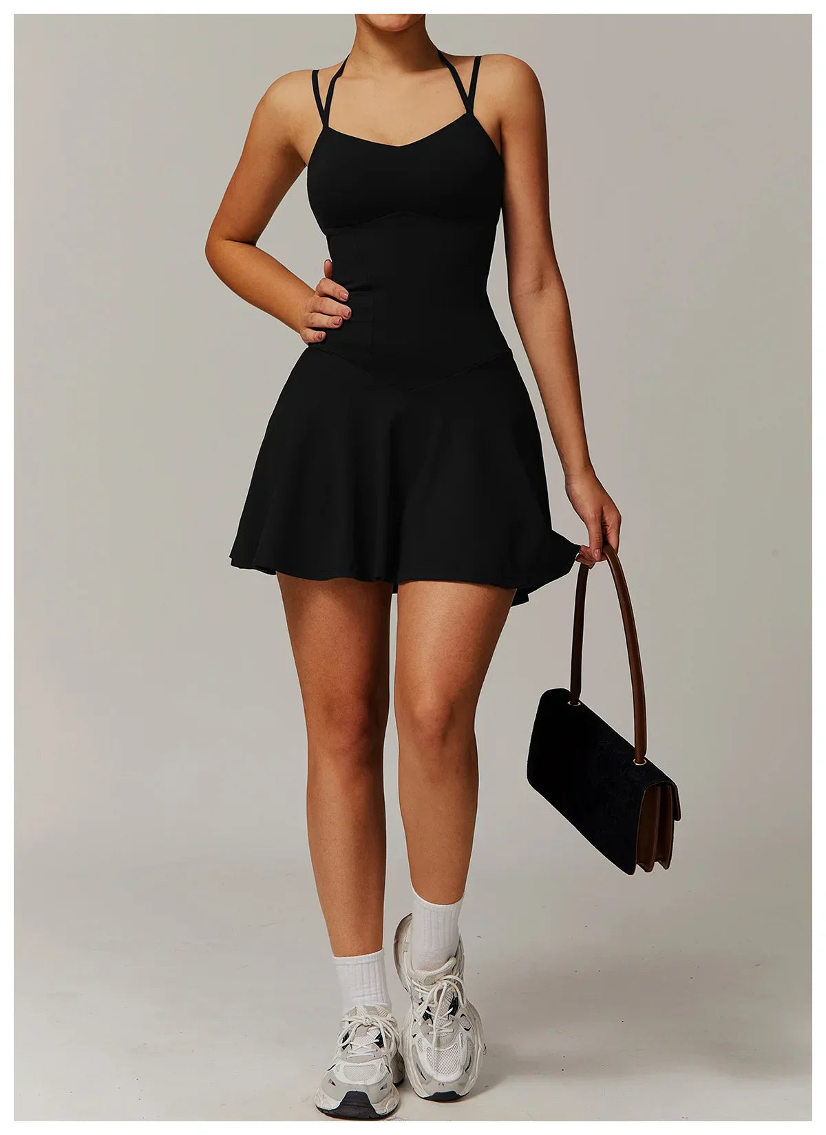 Vestido deportivo con pantalones escondidos