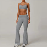Conjunto deportivo con pantalones de campana