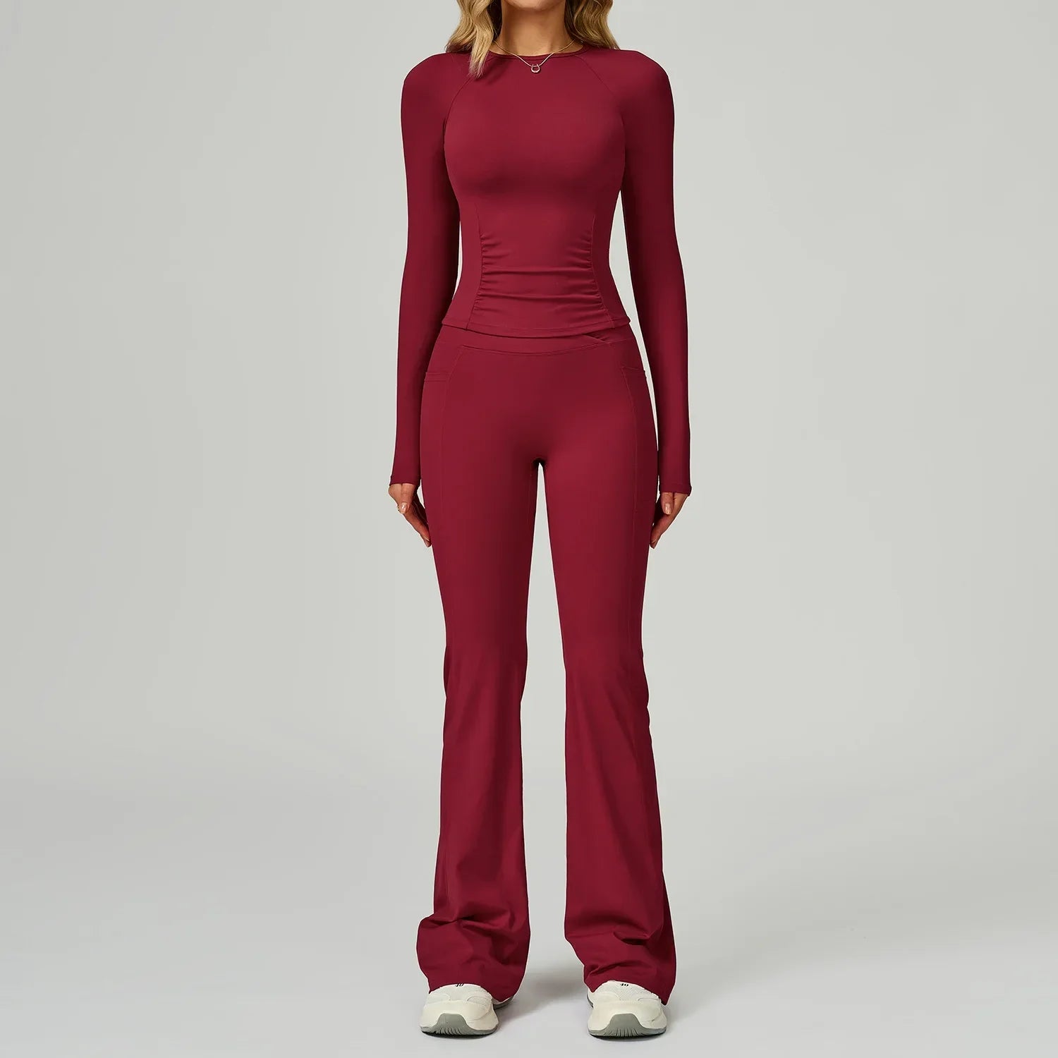 Traje deportivo con manga larga y pantalones de campana