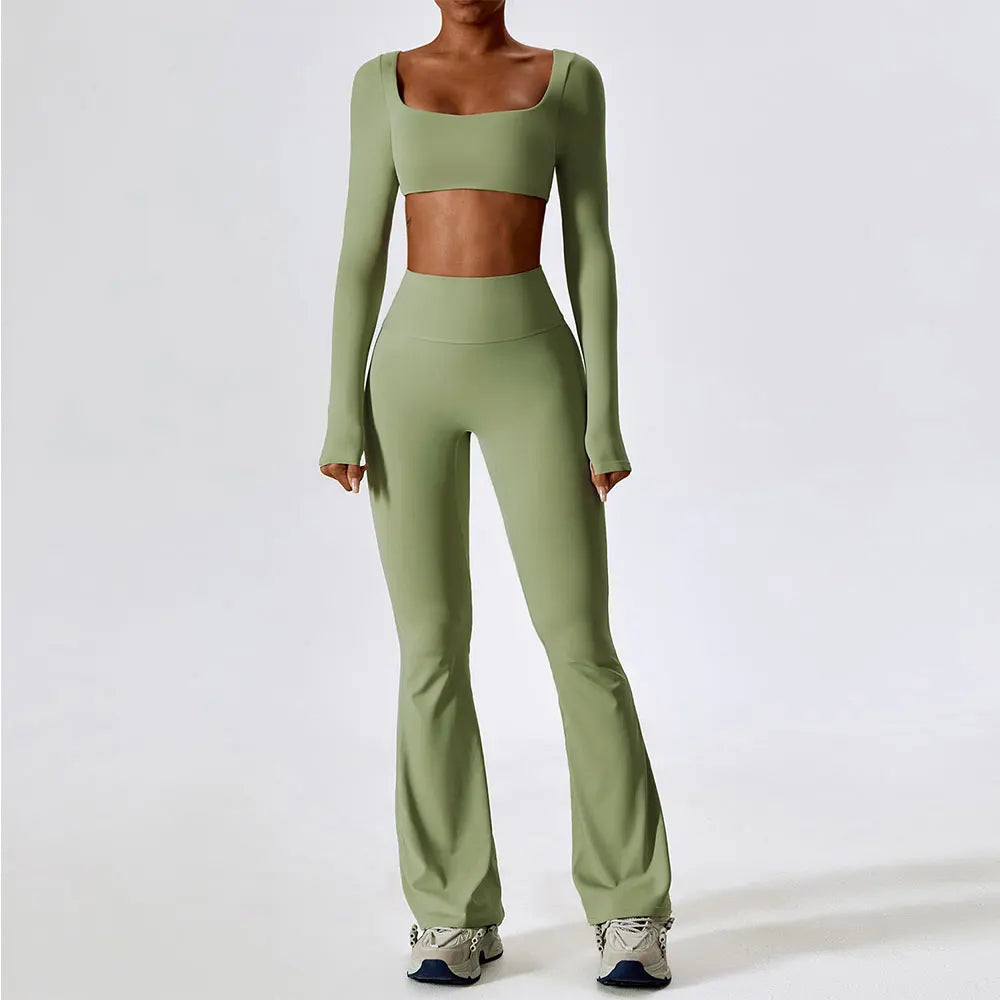 Conjunto deportivo con crop top de manga larga