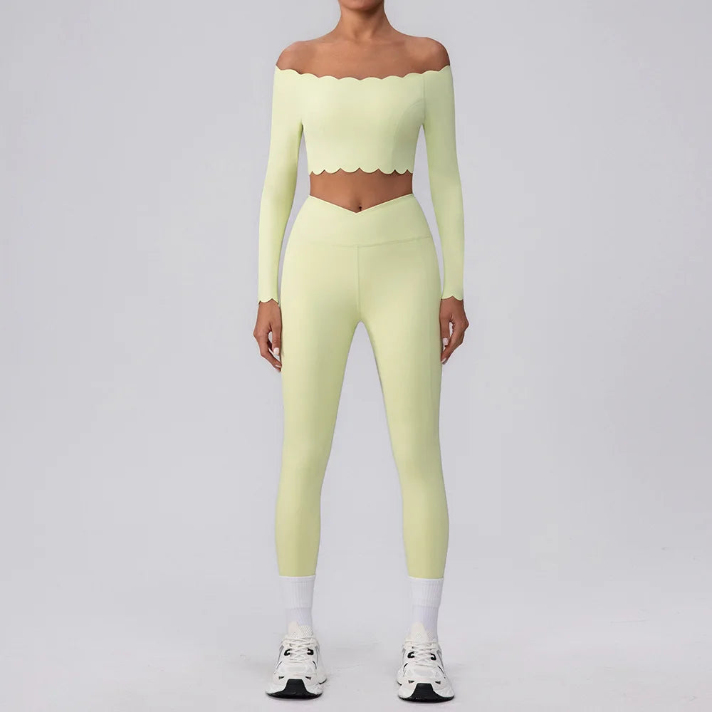 Conjunto deportivo con top de manga larga y volantes