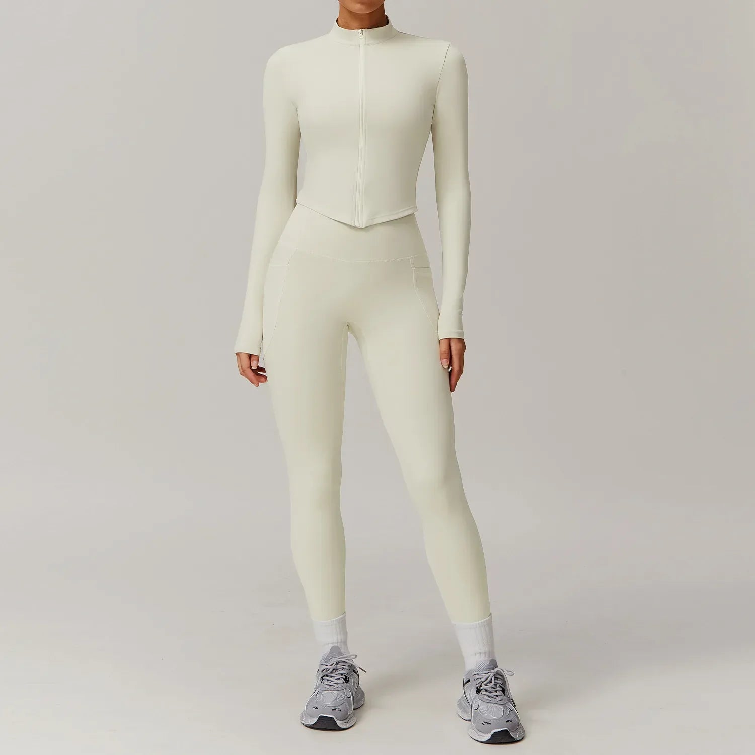 Conjunto de dos piezas con sudadera triangular