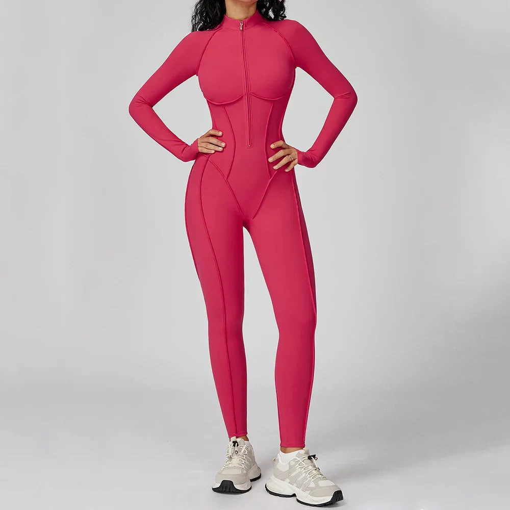 Mono deportivo con costuras y manga larga