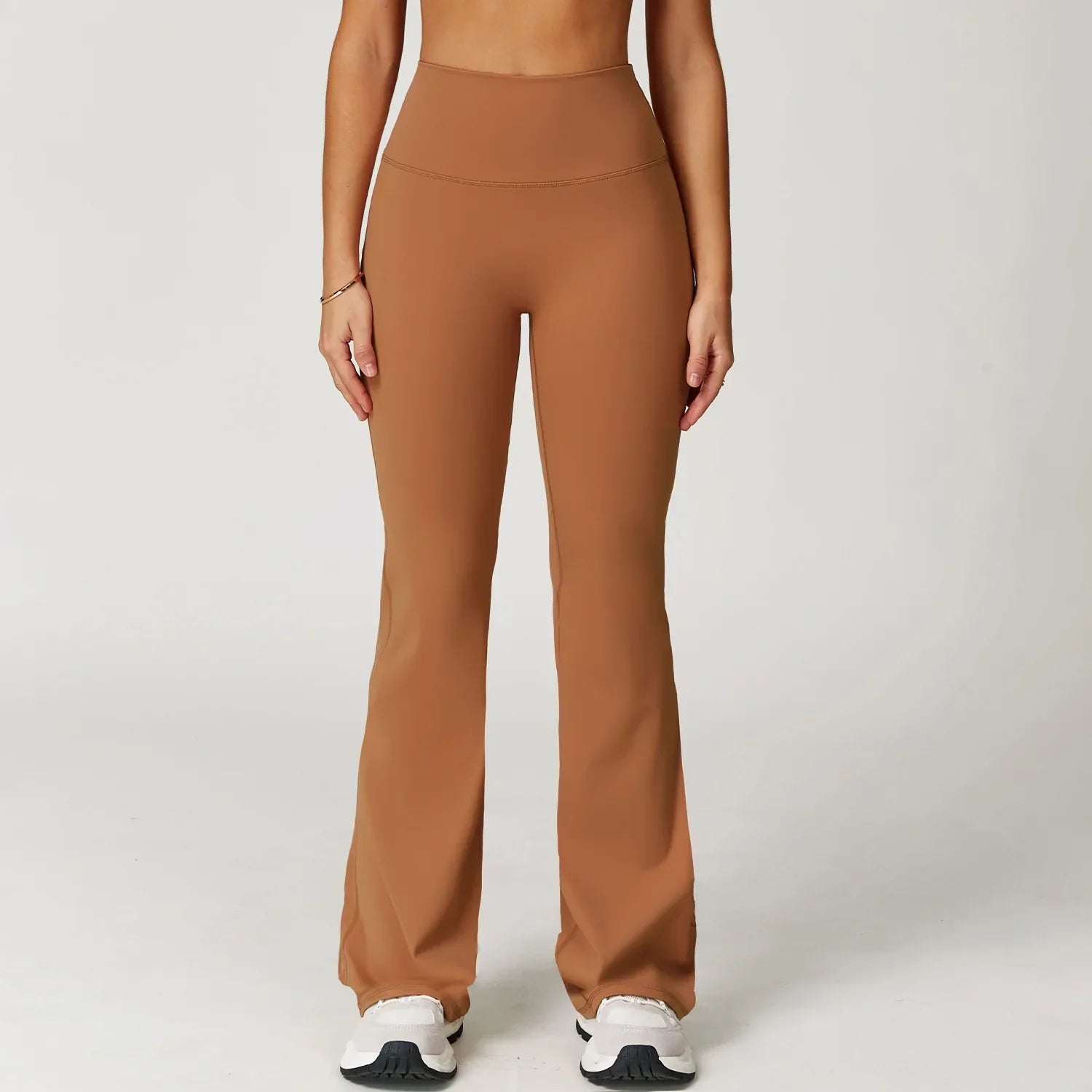 Pantalones de gimnasio con pernera de campana