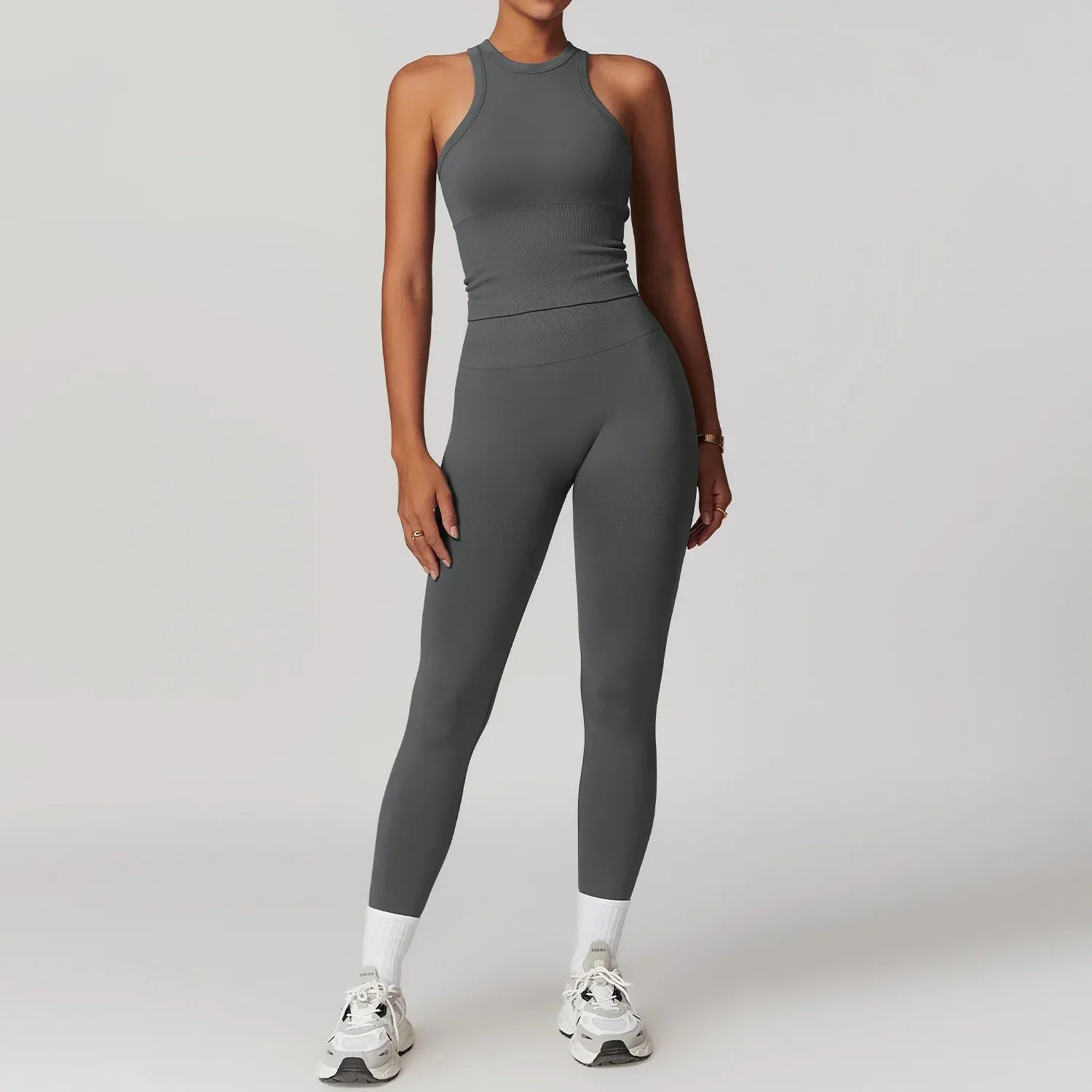 Conjunto con leggings y top sin mangas