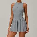 Vestido deportivo con cremallera y pantalones escondidos