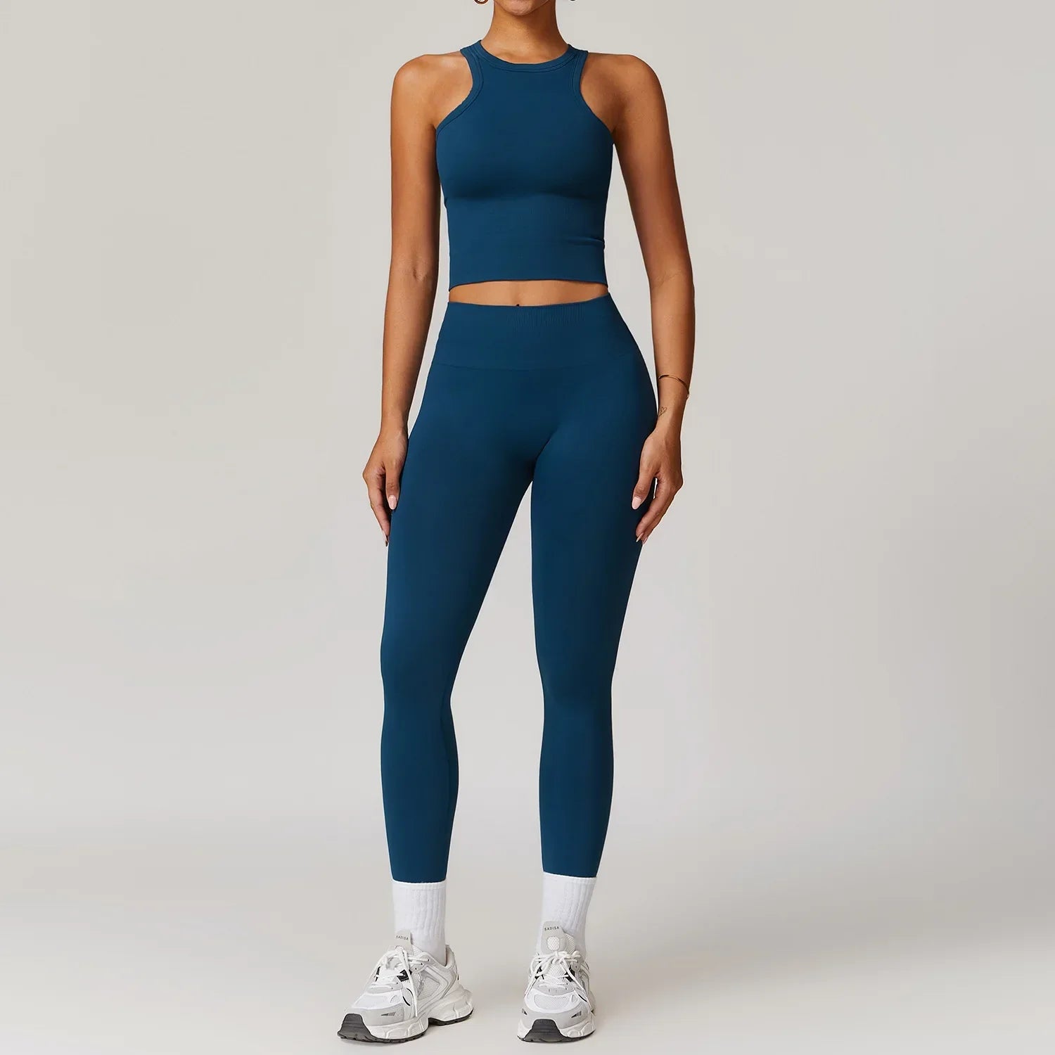 Conjunto con leggings y top sin mangas