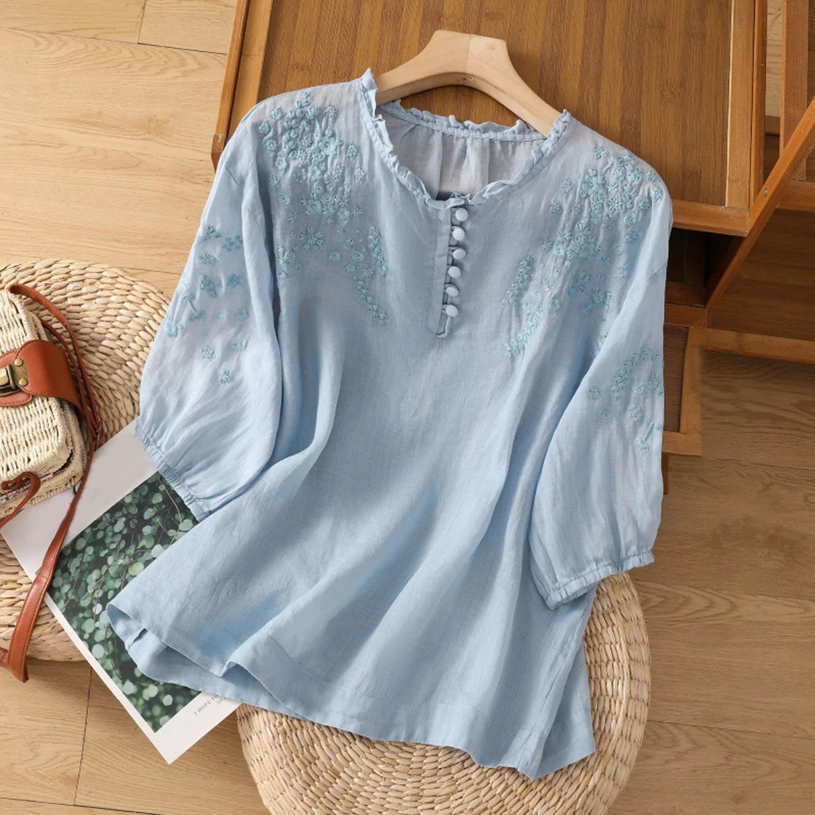 Evelyn – Blusa con Botones Bordada