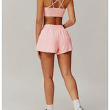 Conjunto deportivo con pantalones cortos