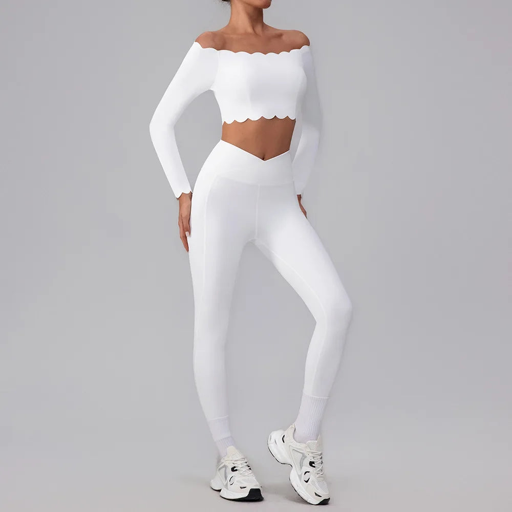 Conjunto deportivo con top de manga larga y volantes