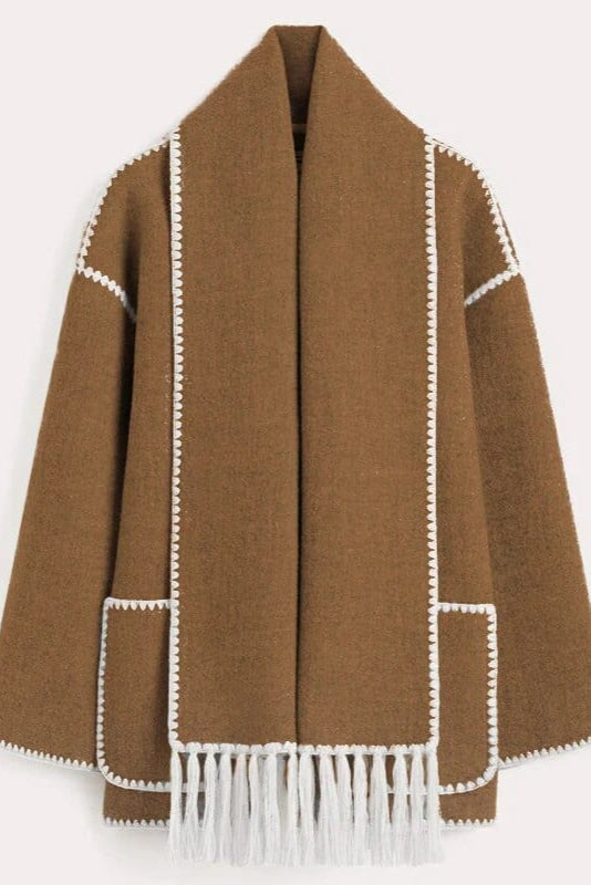 Abrigo con Bufanda de Flecos en Color Ciervo
