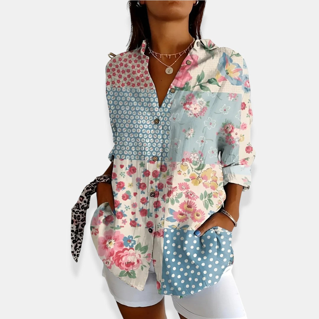 LYSSA™ | Blusa floral con cierre de botones