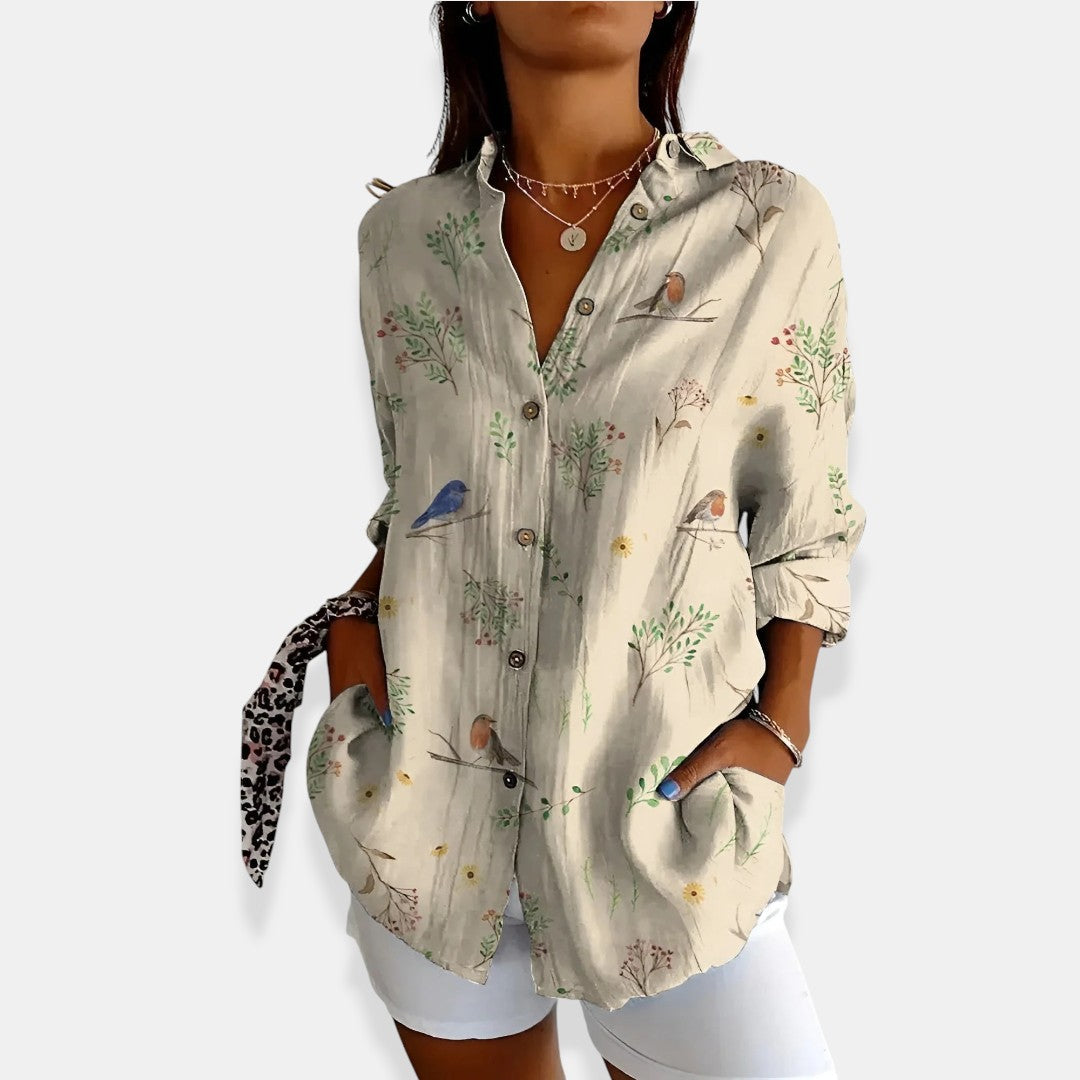 LYSSA™ | Blusa floral con cierre de botones