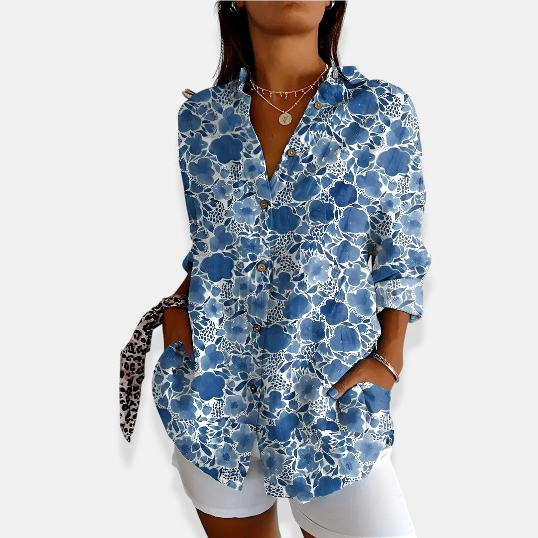 LYSSA™ | Blusa floral con cierre de botones