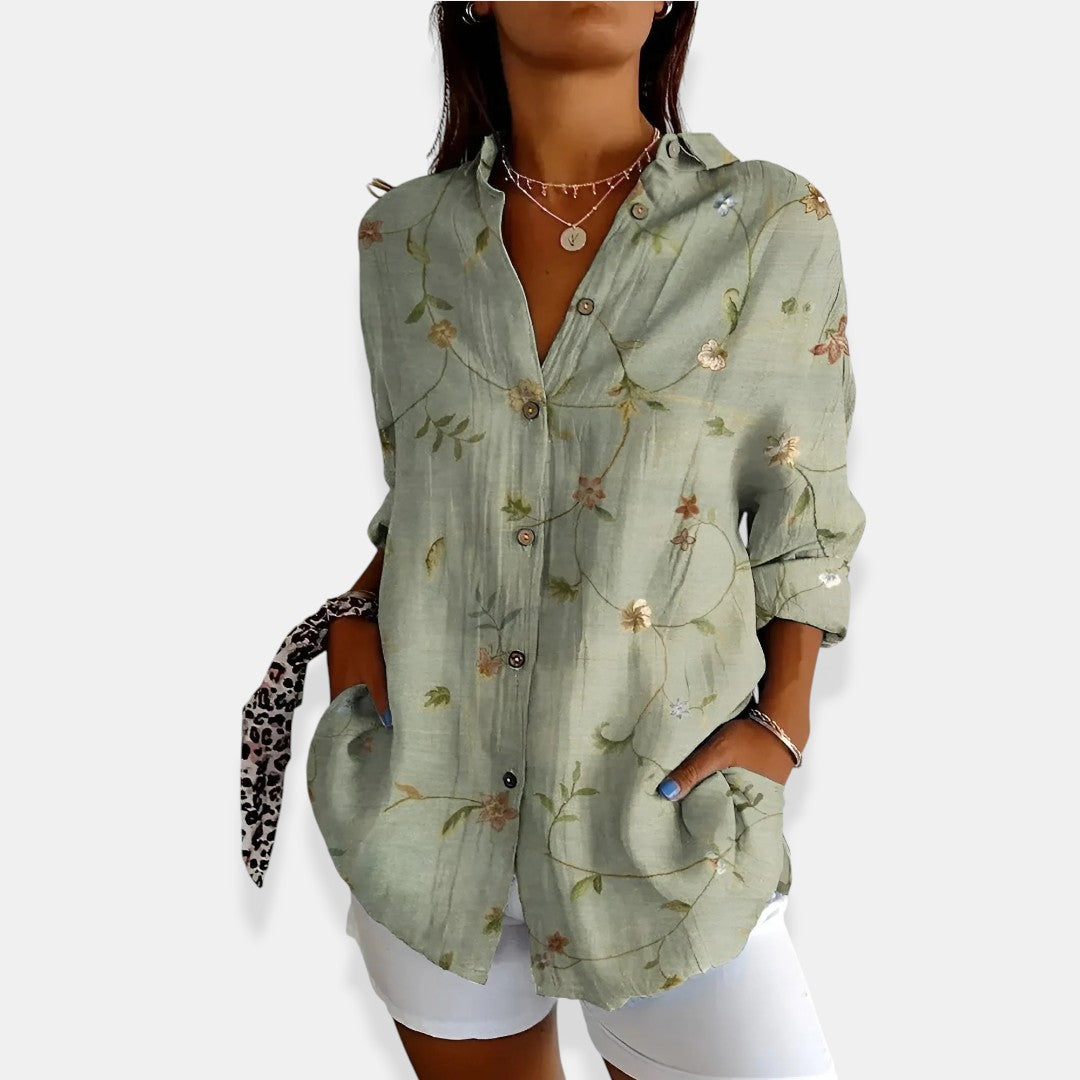 LYSSA™ | Blusa floral con cierre de botones